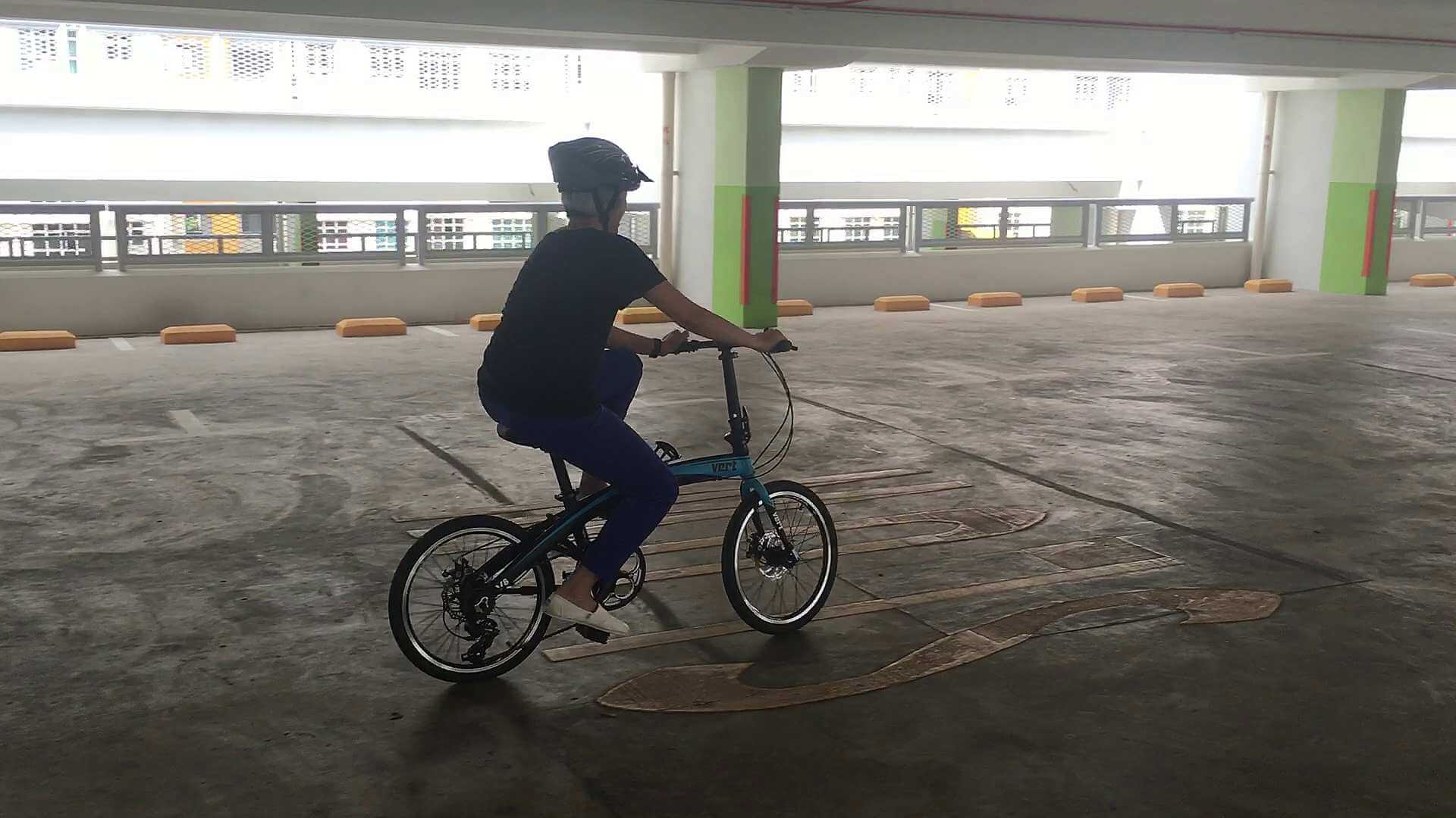 He helped me overcome my fear and i was able to peddle in 2 lessons.