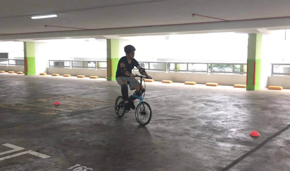 He can now ride the bike with confidence after a 2 hrs lesson.
